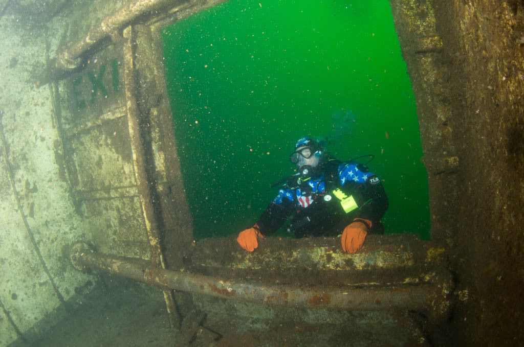 DIVING THE URIBE 121