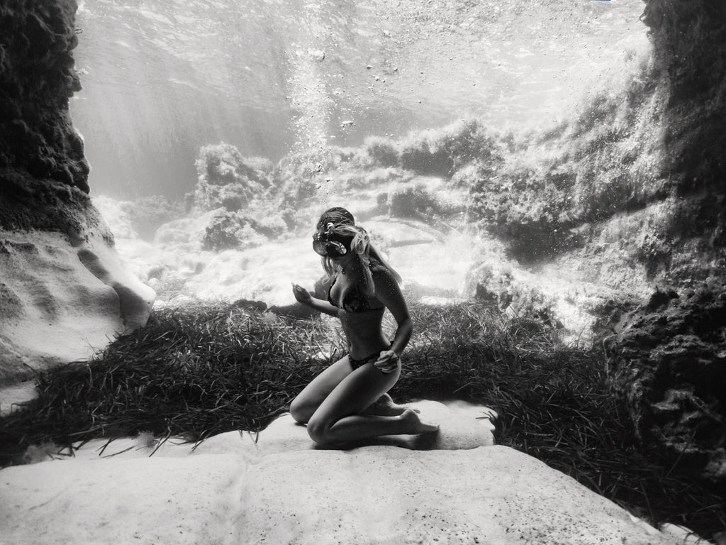 OMS Tattoo Mask - black on free diver